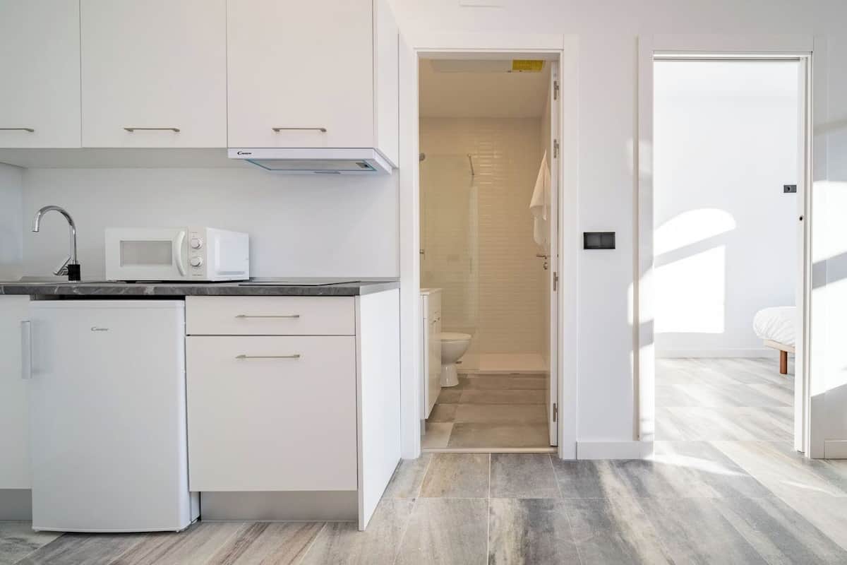 Huoneisto, 1 makuuhuone, kaupunkinäköala | Yksityinen keittiö | Mikroaaltouuni, espressokone, kahvin-/teenkeitin, vedenkeitin