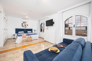 3 habitaciones, tabla de planchar con plancha, wifi y ropa de cama