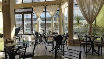 Desayuno continental incluido todos los días