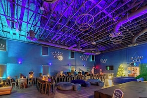 Bar (on property) - Treehouse & Theater Arcade at Rock Spring Resort (Rock Spring)