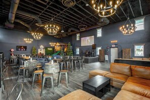 Dining - Treehouse & Theater Arcade at Rock Spring Resort (Rock Spring)