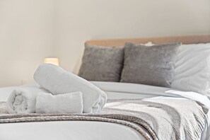 3 bedrooms, desk, iron/ironing board, WiFi