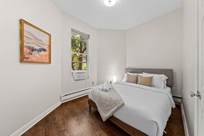 3 bedrooms, desk, iron/ironing board, WiFi