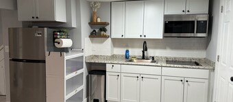Urban Escape: Cozy 1BR in Cheviot, Near Shopping