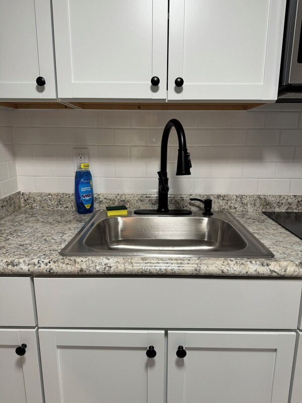 Fridge, microwave, oven, stovetop - Urban Escape: Cozy 1BR in Cheviot, Near Shopping (Cincinnati)