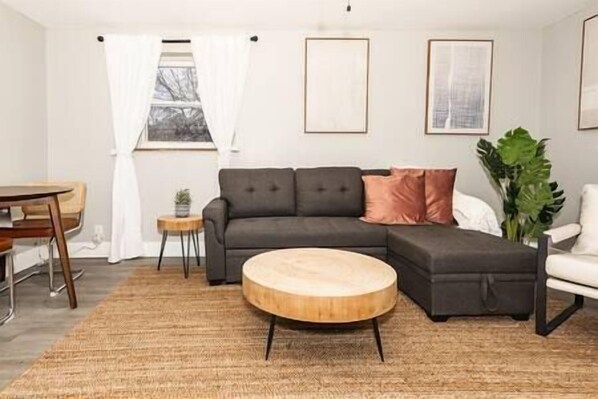 TV - Relaxing Cincinnati Cozy Home, Central Location (Norwood)