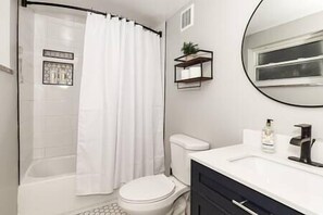 Hair dryer - Relaxing Cincinnati Cozy Home, Central Location (Norwood)
