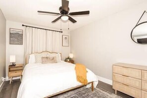 1 bedroom, iron/ironing board, WiFi, bed sheets - Relaxing Cincinnati Cozy Home, Central Location (Norwood)