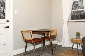 Dining - Relaxing Cincinnati Cozy Home, Central Location (Norwood)