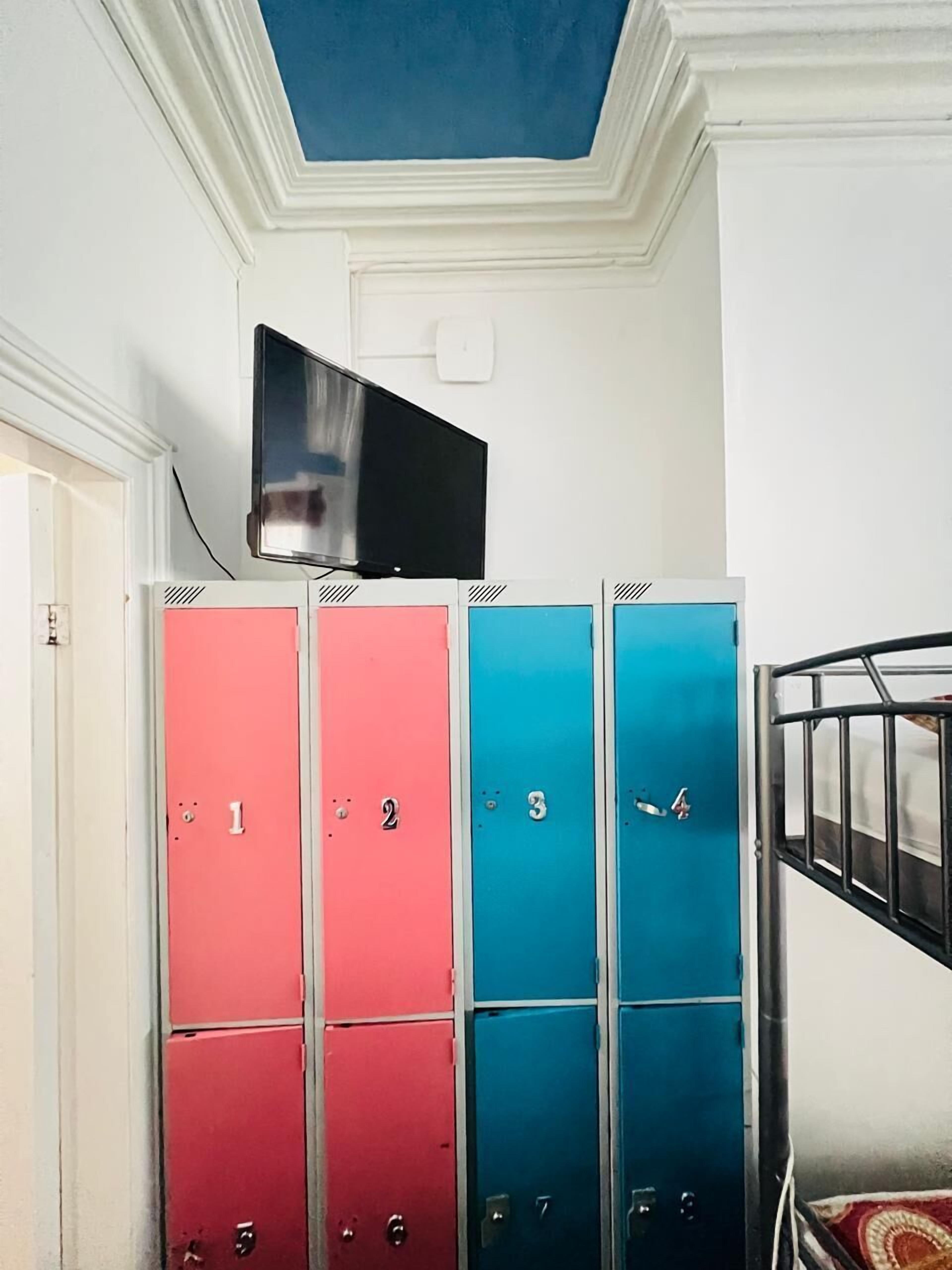 Photo - Backpackers Blackpool Hotel & Suites