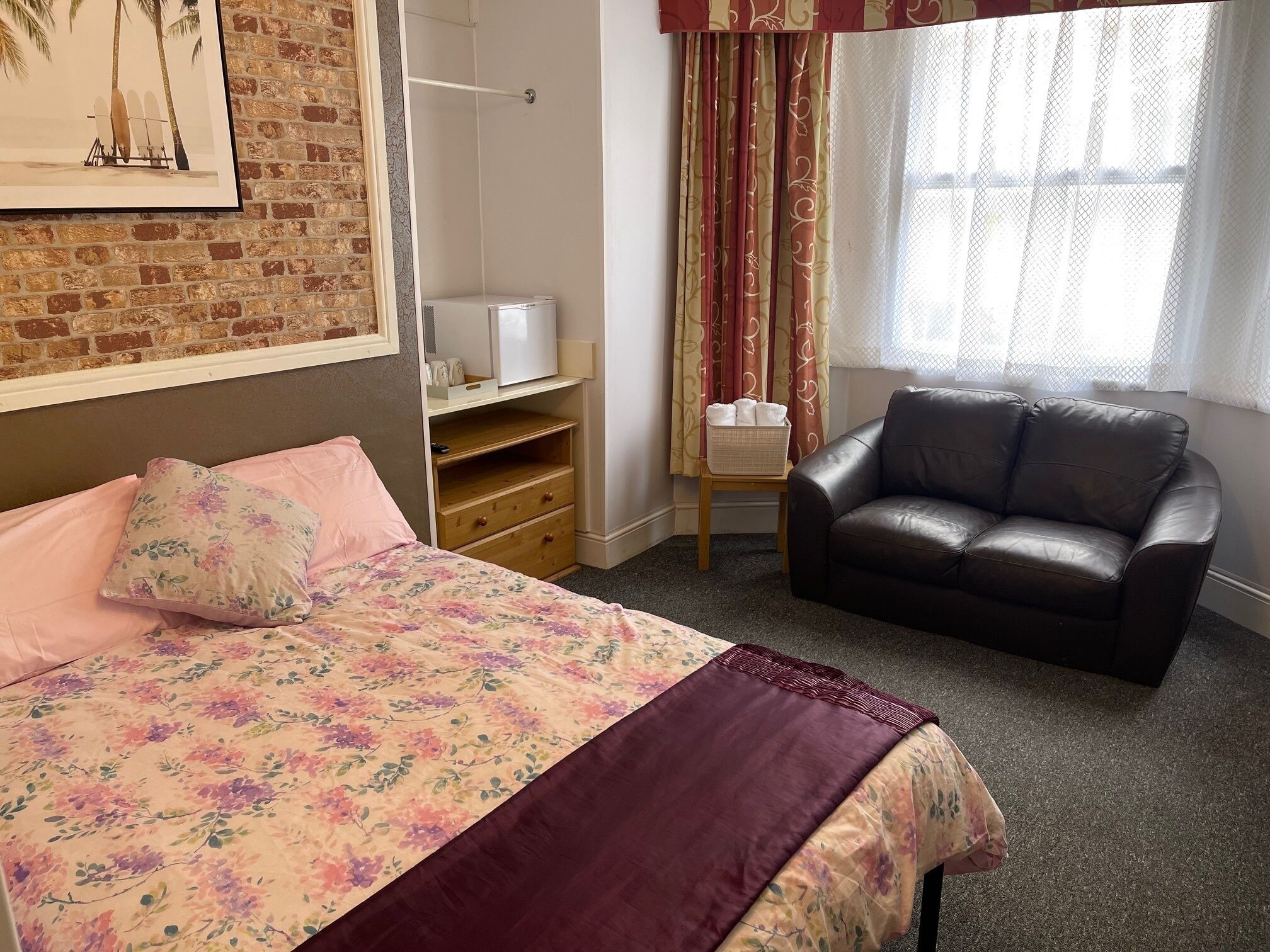 Photo - Backpackers Blackpool Hotel & Suites