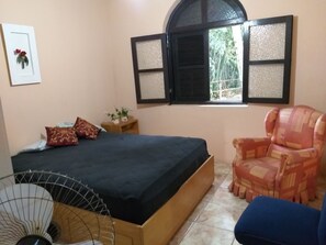 3 chambres, fer et planche Ă repasser, Wi-Fi, draps fournis
