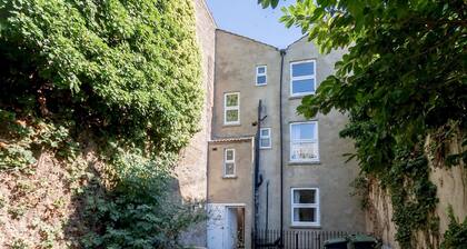 Pass the Keys | Studio flat in Heart of Southend
