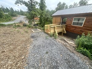 Property grounds - Snuggle Time - Hot Tub, Fireplace, Hiking, Wi-Fi (Union Mills)