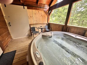 Outdoor spa tub - Kiss N' Tell - Hot Tub, Fire, Hike (Union Mills)