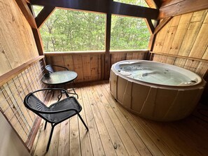Outdoor spa tub - Kiss N' Tell - Hot Tub, Fire, Hike (Union Mills)