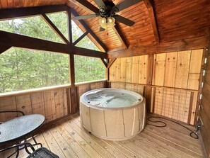 Outdoor spa tub - Kiss N' Tell - Hot Tub, Fire, Hike (Union Mills)