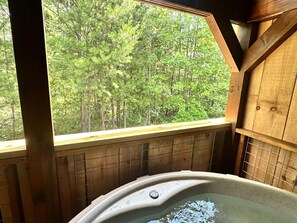 Outdoor spa tub - Kiss N' Tell - Hot Tub, Fire, Hike (Union Mills)