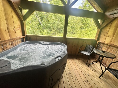Feelin' Feisty - Hot Tub, Fireplace, Hike