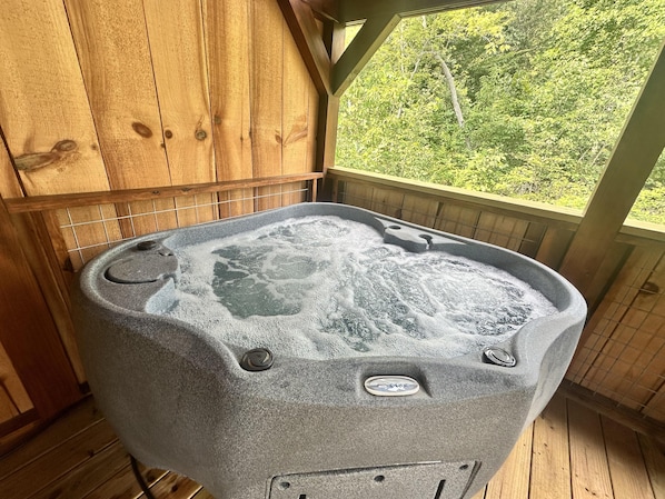 Outdoor spa tub