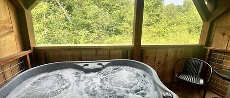 Bañera de hidromasaje al aire libre