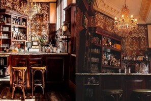 Bar (on property) - Old Montreal Corner, Loft, 10 feet ceilings, 1 Bed (Montréal)