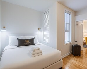 2 bedrooms, desk, WiFi, bed sheets