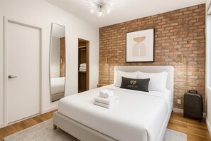 2 bedrooms, desk, WiFi, bed sheets