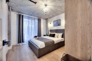 2 bedrooms, desk, iron/ironing board, WiFi - Modern 2BR Suite • Old Montreal • F5 (Montréal)