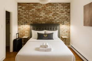 2 bedrooms, desk, WiFi, bed sheets