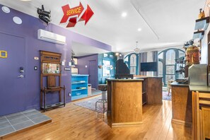 Lobby - Friends-Themed Loft | Old Montréal (Montréal)