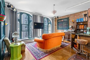 Interior - Friends-Themed Loft | Old Montréal (Montréal)