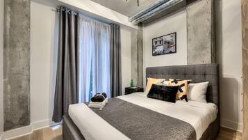 2 bedrooms, desk, iron/ironing board, WiFi