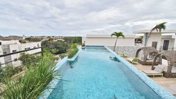 2 outdoor pools
