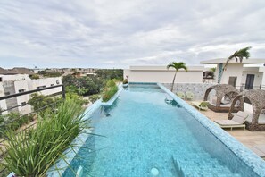 2 kolam renang outdoor