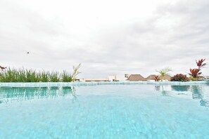 2 개의 야외 수영장