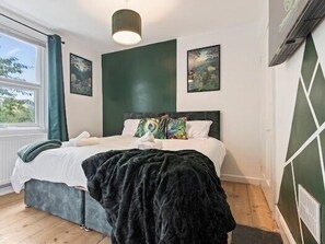 4 chambres, fer et planche à repasser, Wi-Fi, draps fournis