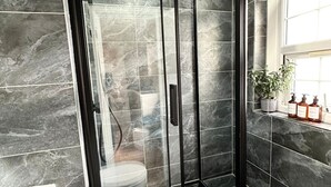Bathroom - Snug studio flat in Camden (Greater London)