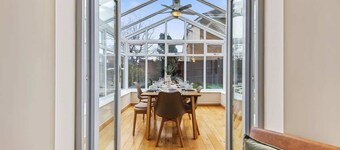 Modern 4BR House | M1/M69 |Parking|WiFi|Long Stays