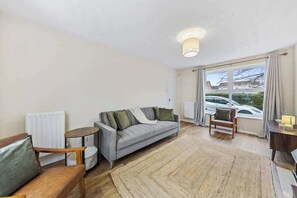 TV connectée, cheminée, espaces bureaux