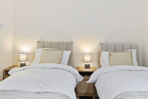 4 chambres, fer et planche à repasser, lit parapluie, Wi-Fi gratuit