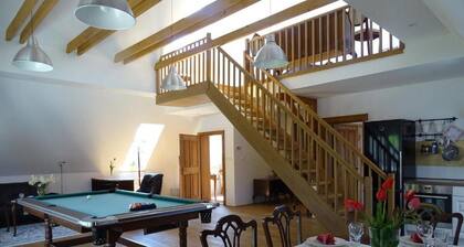 Enchanted Misty Valley Cottage Apartments - Comfort One Bedroom Apartment