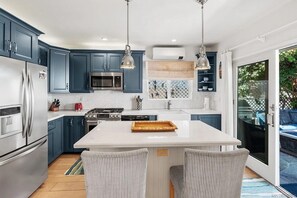 Micro-ondes, four, plaque de cuisson, lave-vaisselle