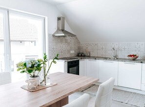 Kühlschrank, Ofen, Herdplatte, Geschirrspüler