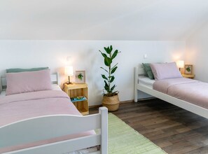 3 chambres, fer et planche à repasser, accès à Internet, literie fournie