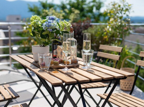 تناول الطعام بالخارج