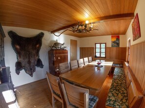 Dining - Hillside Haven Holiday Home with Sauna and Hot-Tub - One Bedroom Holiday Home with Sauna and Hot-Tub (Podbocje)