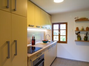 Fridge, oven, dishwasher, highchair