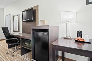 1 habitación, escritorio y espacio para trabajar con laptop 