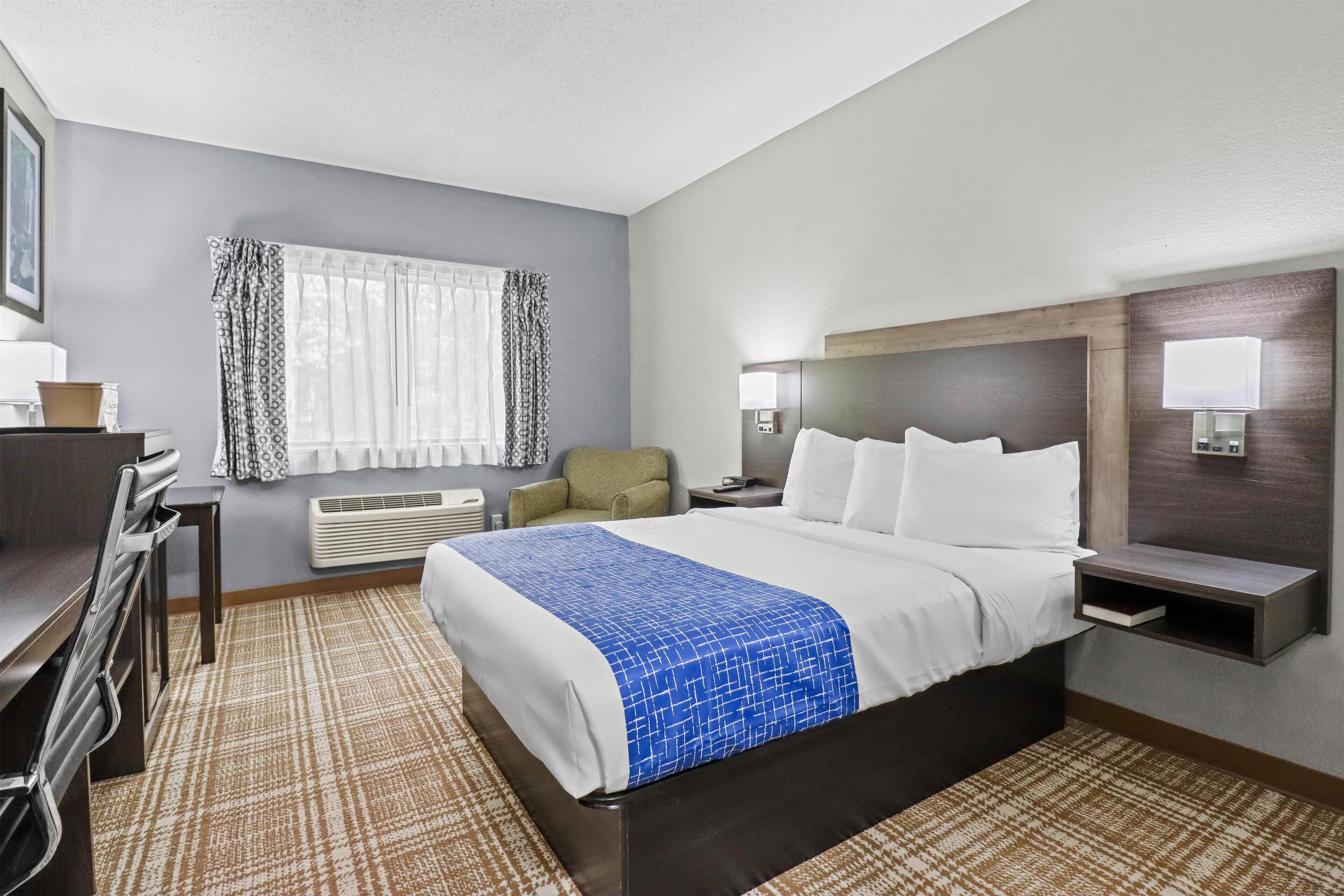 Desk, laptop workspace, iron/ironing board, free WiFi